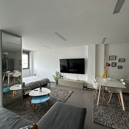 Hitech Appartment Amaliada エクステリア 写真