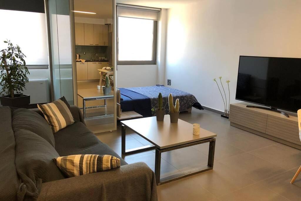 Hitech Appartment Amaliada エクステリア 写真