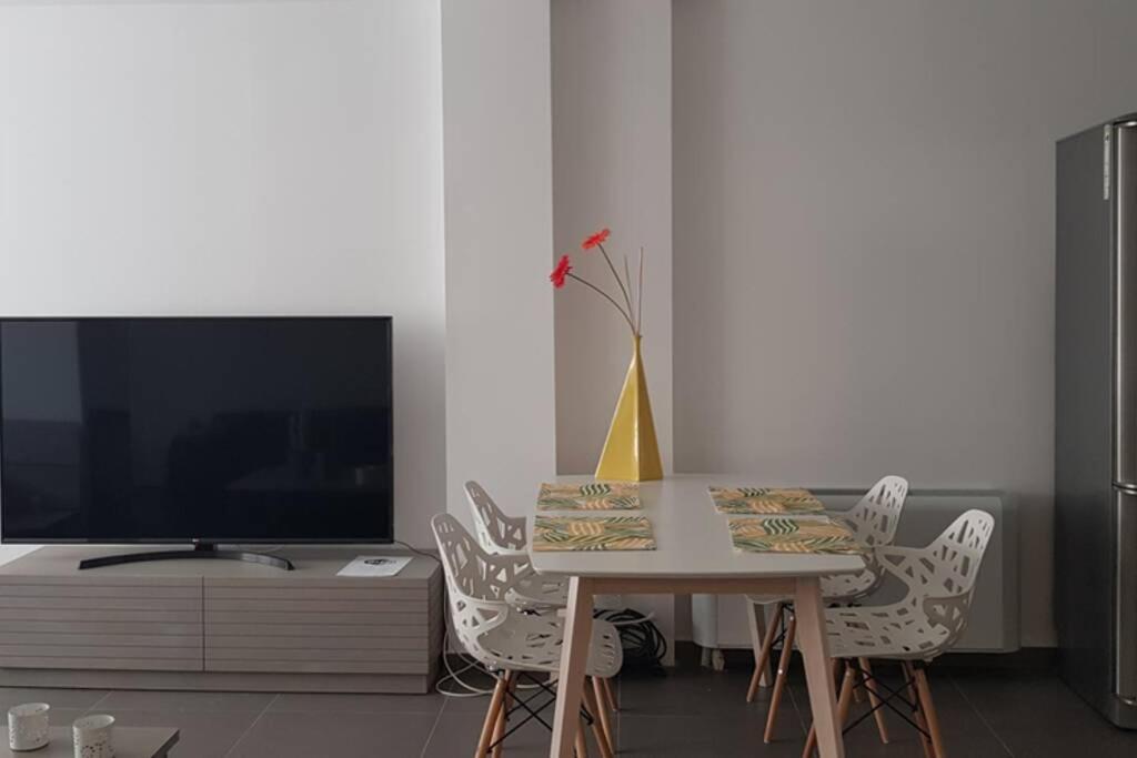 Hitech Appartment Amaliada エクステリア 写真