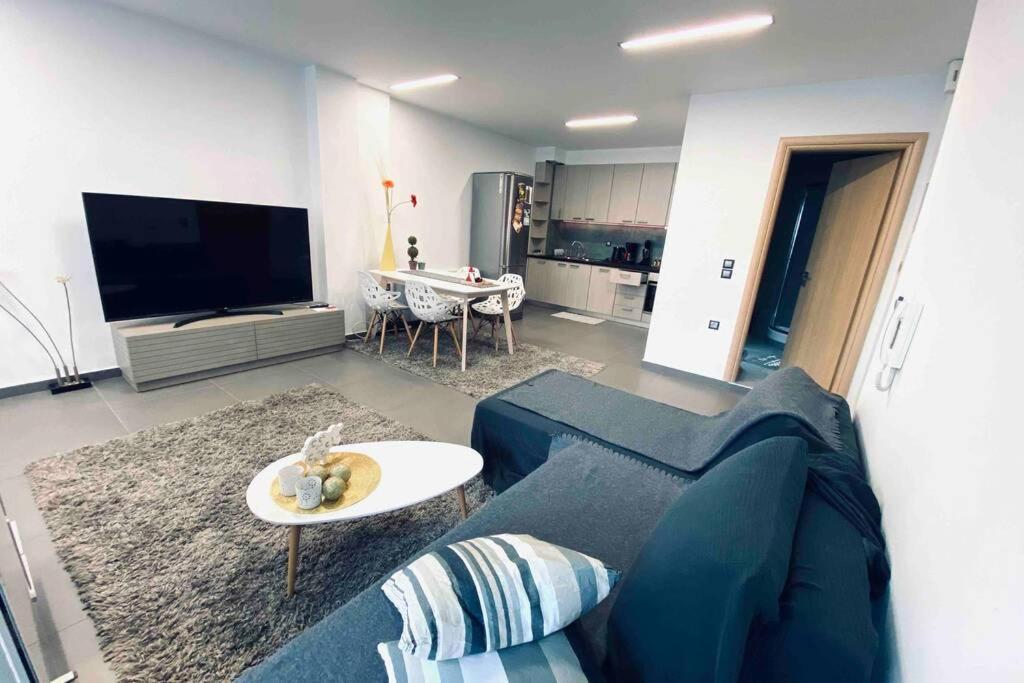 Hitech Appartment Amaliada エクステリア 写真