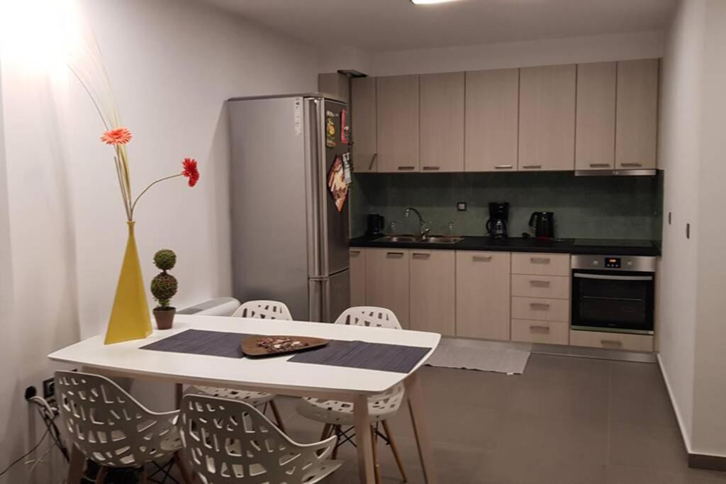 Hitech Appartment Amaliada エクステリア 写真